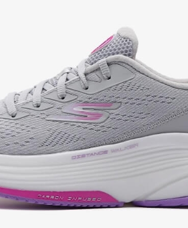 Hem Şık Hem Rahat: En Popüler Kadın Yürüyüş Ayakkabısı ve Beyaz Spor Ayakkabı Kombinleri