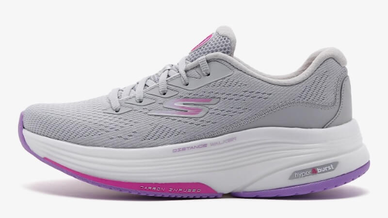 Hem Şık Hem Rahat: En Popüler Kadın Yürüyüş Ayakkabısı ve Beyaz Spor Ayakkabı Kombinleri