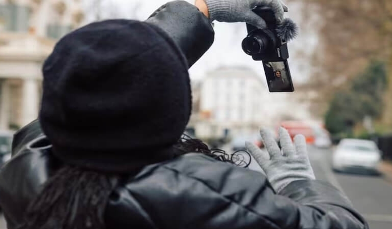 Kompakt Fotoğraf Makineleri vs. DSLR: Hangi Kamera Sizin İçin Uygun