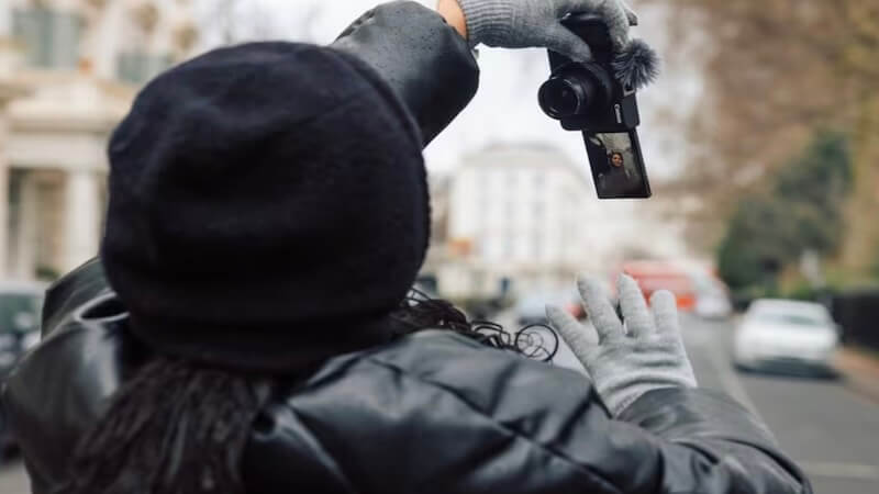 Kompakt Fotoğraf Makineleri vs. DSLR: Hangi Kamera Sizin İçin Uygun