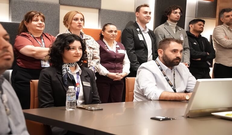 Sabiha Gökçen’de 24 Saatlik İnsanlık Nöbeti